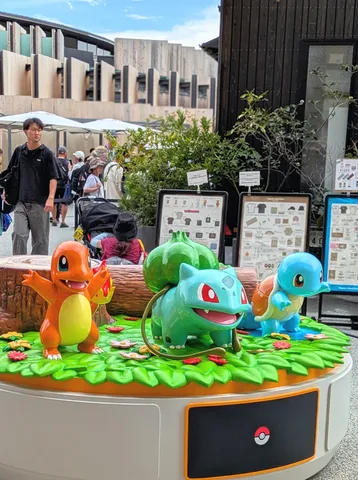 カラフルなポケモンたちのお出迎え