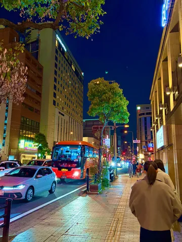 光と緑が彩る都市夜景