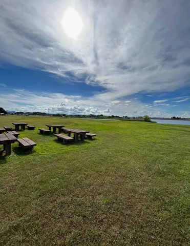 夏の終わりの風景、広がる空と緑の絨毯