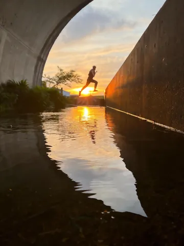 夕陽に舞う一瞬