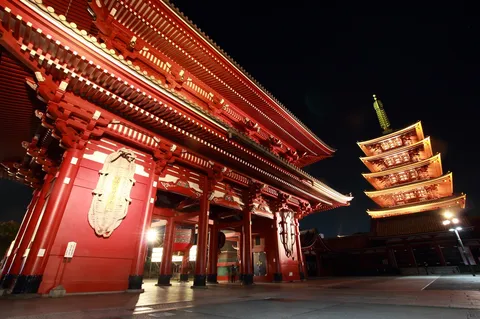 夜に浮かぶ朱色の世界