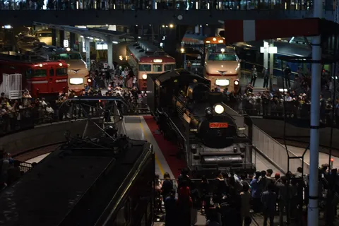 夜を彩る鉄道の祭典