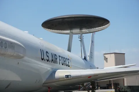 空自の巨大な目