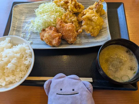 揚げ物の温かな彩り昼ごはん