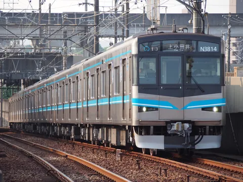 通勤電車の静かなる日常
