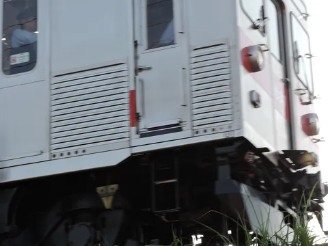 電車の窓越しに垣間見る瞬間