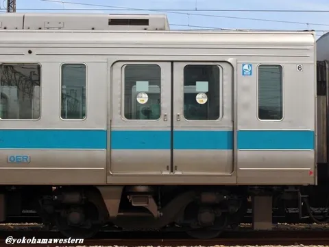 銀色車体の決め顔、実は撮られ慣れてる？