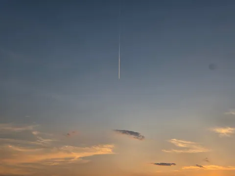 空に描かれた一本の線