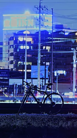 夜のINNと健気な自転車