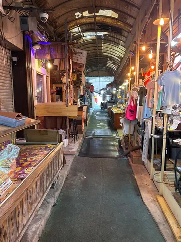 昭和レトロな商店街の風情