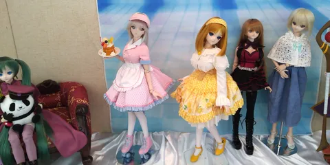 部屋を彩る人形たち