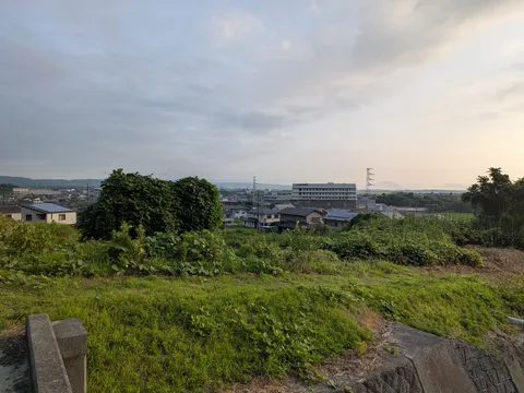 静寂に包まれた午後の町並み