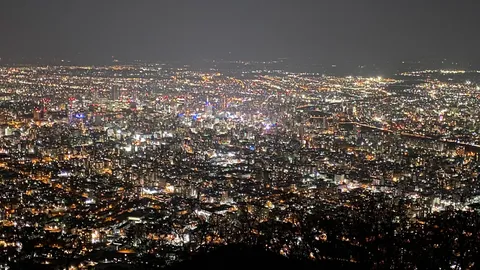 都会の夜景、眠らない街の輝き
