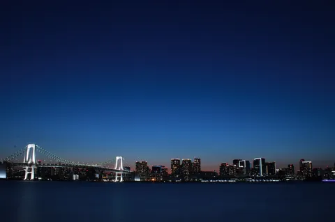 夜空に映える都会の灯り