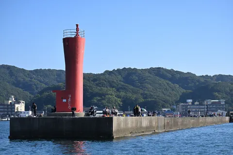 海風と赤燈台の印象