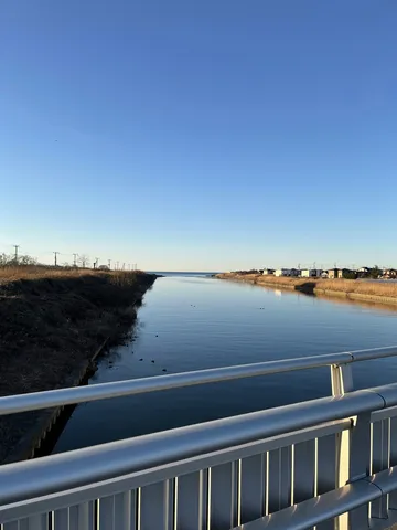 河口へ続く静かな水面