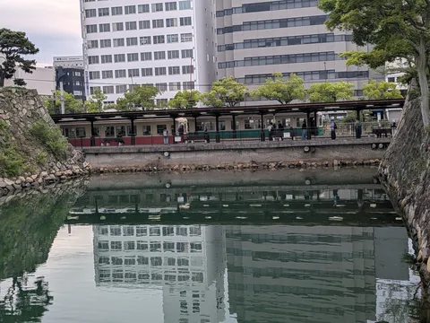 水鏡に映る日常の舞台