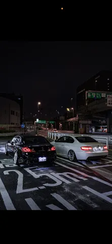 高架下、夜の静かな対決