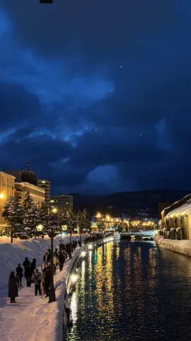 雪明かりの運河夜景