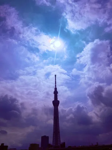 光と影の塔の瞬き