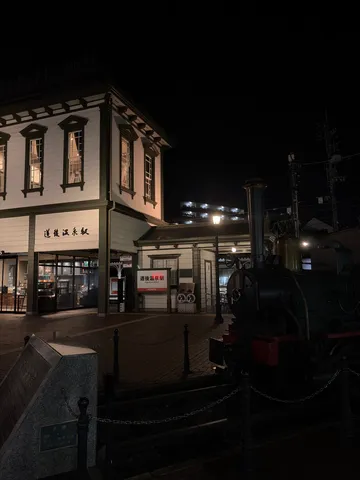 夜を照らすレトロな駅舎