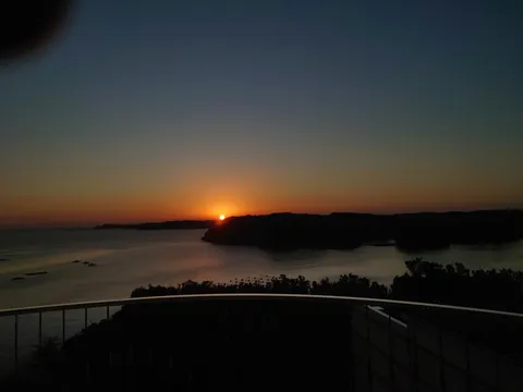 青い、赤い空