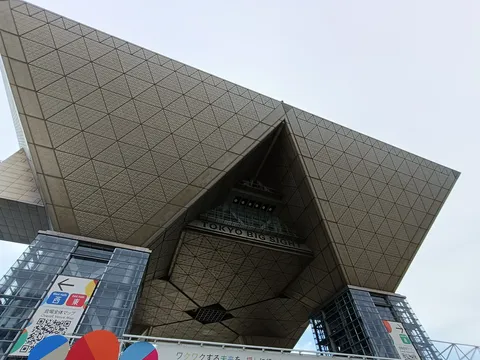 未来都市の入り口
