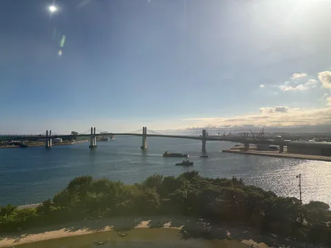 港湾都市の悠然たる風景