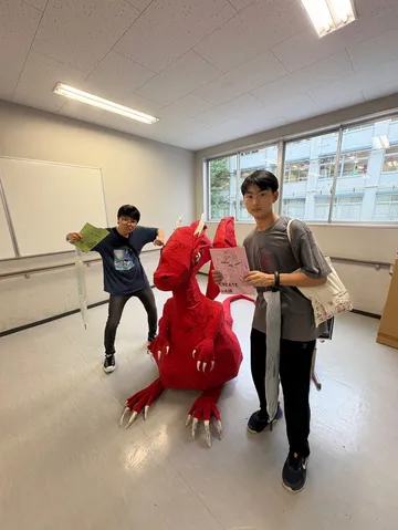 赤いドラゴンと二人の午後