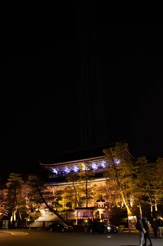 闇夜に光る古都の幻想