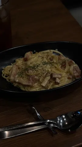 夜のパスタに香るクリーム