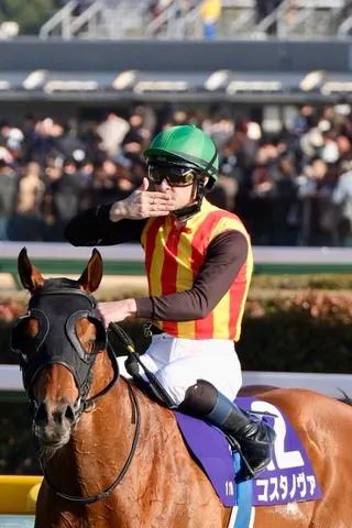 勝利へのキス、馬への感謝