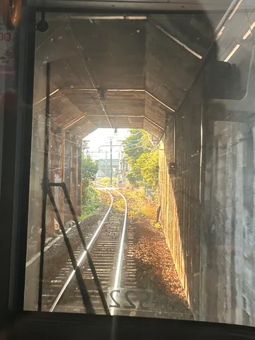光射すトンネルの先