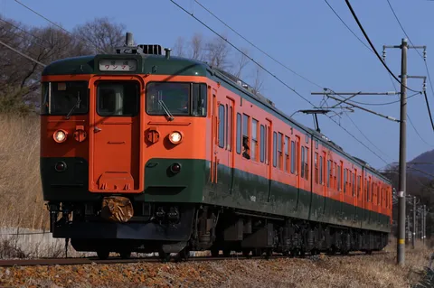 ワンマン列車、青空を行く