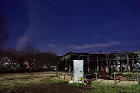 星降る夜、廃墟の白昼夢