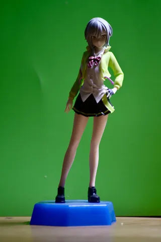 静かに立つフィギュア