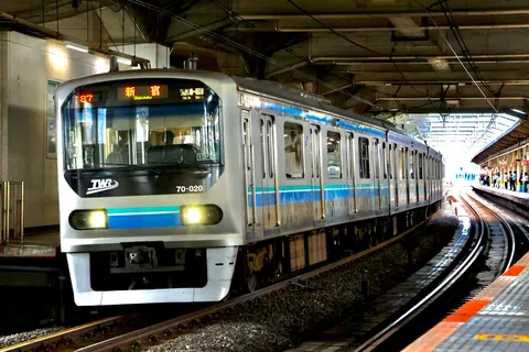 新宿への光の線路