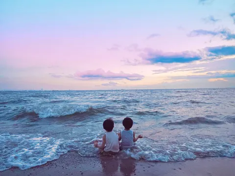 波間にほどける夕暮れ