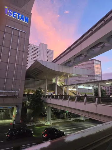 黄昏の街、夢見る空