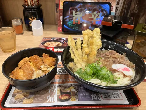 麺も丼も！幸せ二刀流