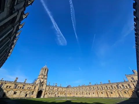 青空に映える歴史的建造物