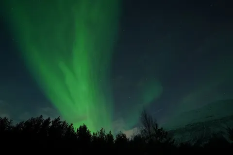 緑に染まる夜空、オーロラの神秘