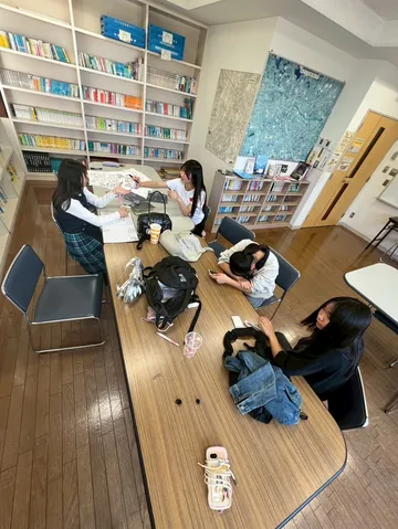 集まって過ごす昼下がり