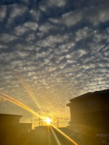 雲間から差し込む光の道