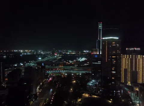 光が織りなす夜の都市風景