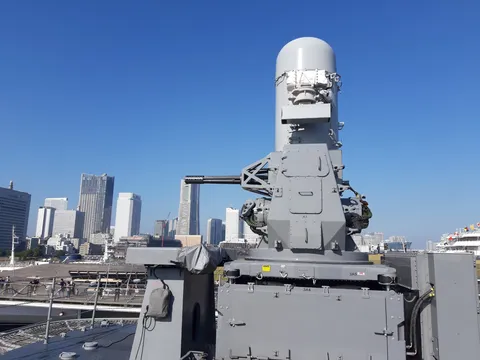 近未来兵器、港湾区を睨む