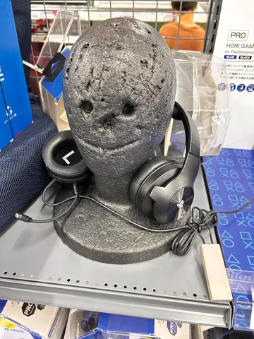 ヘッドフォンスタンドのユニークな表情