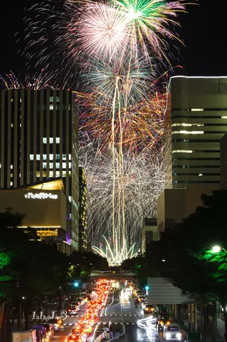 夜空、道路、花火の大渋滞