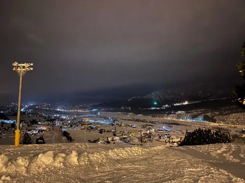 雪景色と街の灯りの記憶