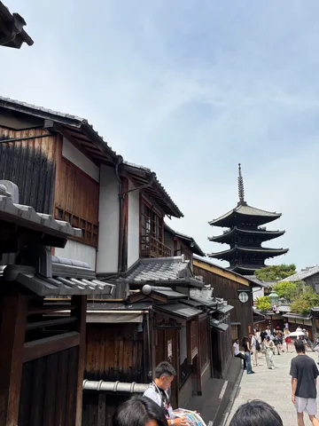 古都の風情、塔を望む